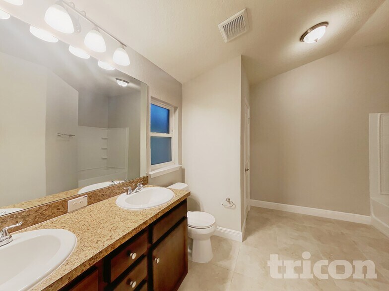 Building Photo - 14502 Dunrobin Dr