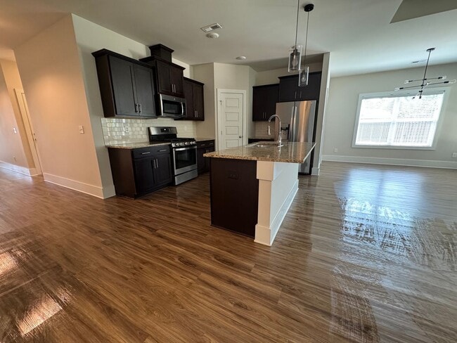 Building Photo - 154 Fernhill Dr NW