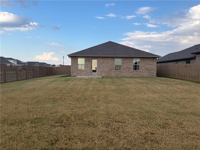 Building Photo - 613 Jackson Ln