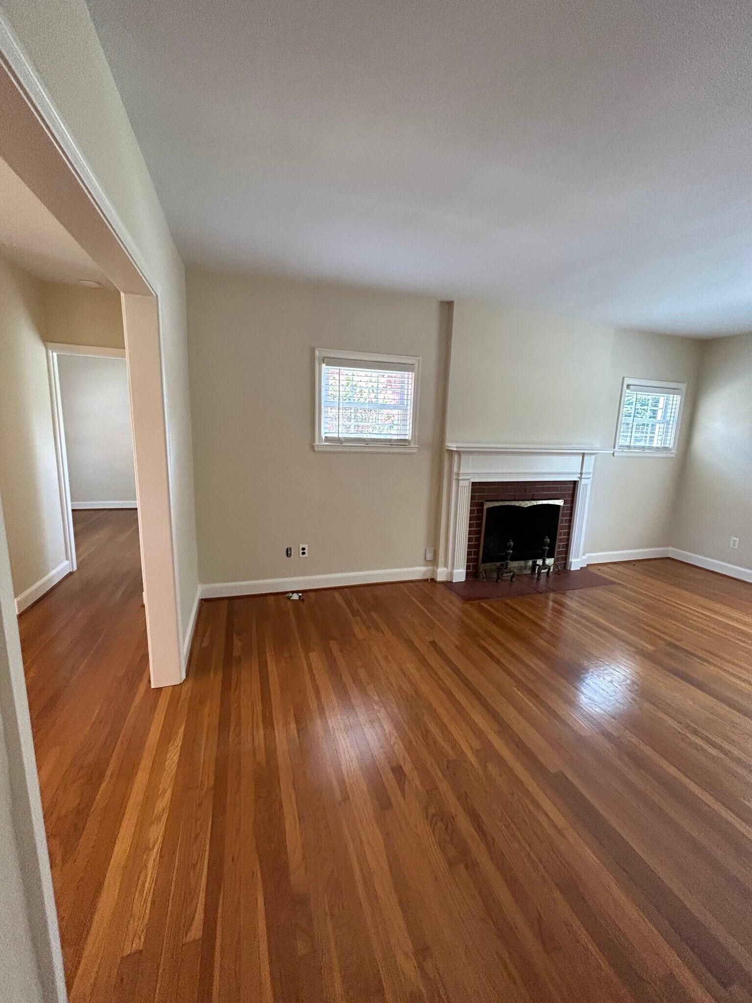 LR - 2323 Broadmeade Rd