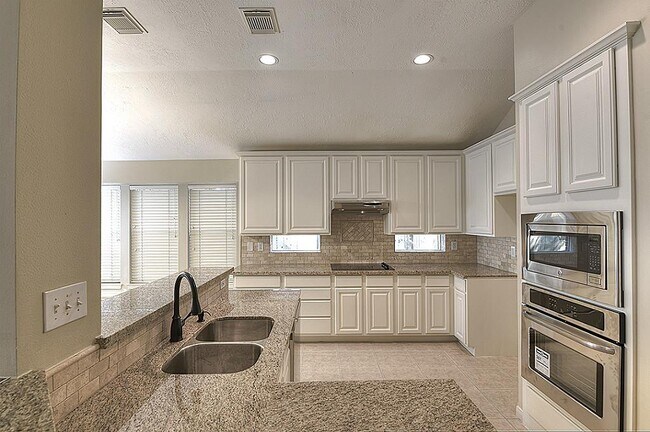 Building Photo - 13703 Clareton Ln