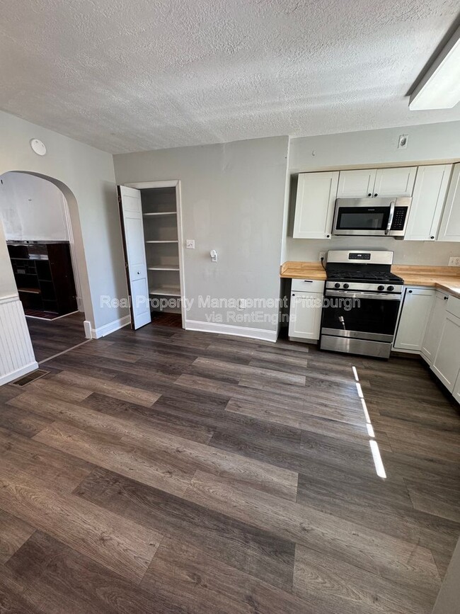 Building Photo - 1825 Rialto St