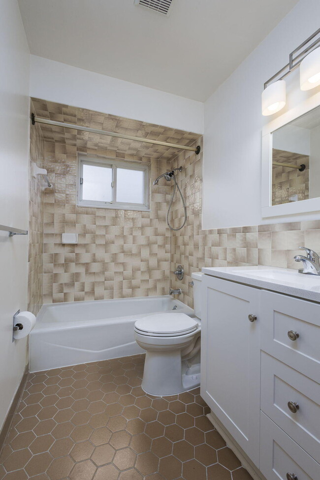 Building Photo - 8261 Gerald Ave