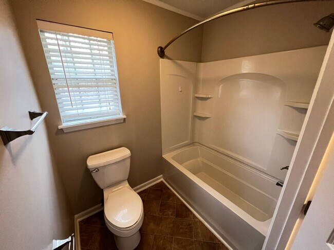 Building Photo - Fantastic 2 bedroom Durham House