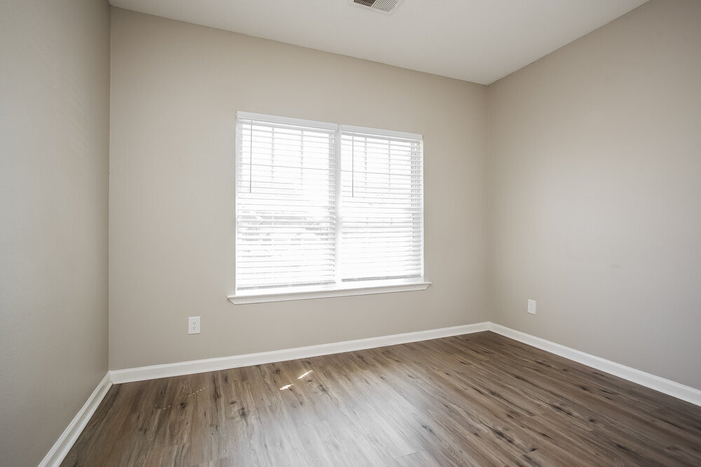 Building Photo - 9864 White Poplar Dr