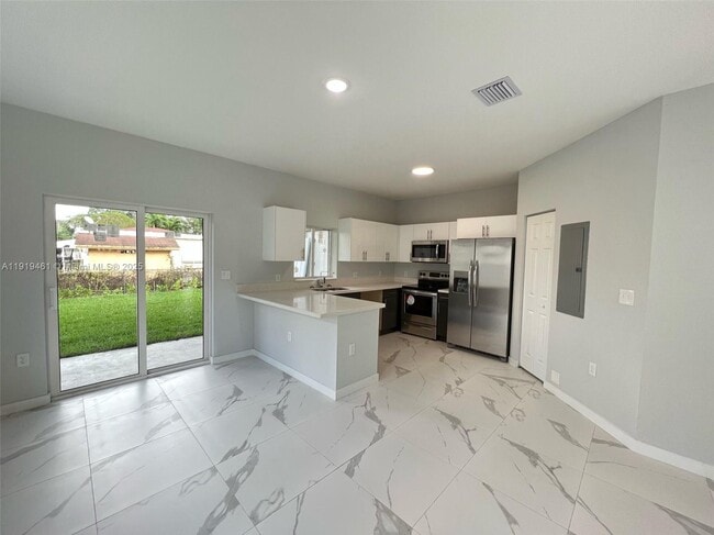 Building Photo - 808 NW 16th Ave