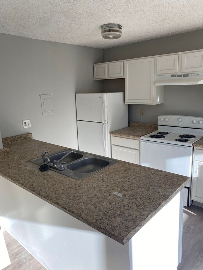 Building Photo - $300 OFF FIRST MONTH | $1162 | 2BR/1BA 4Pl...