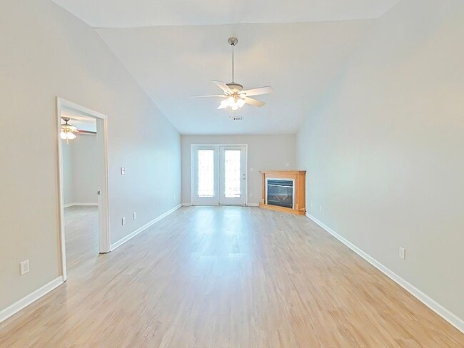 Building Photo - 2BR/2BA located near Doctor's Hospital / A...