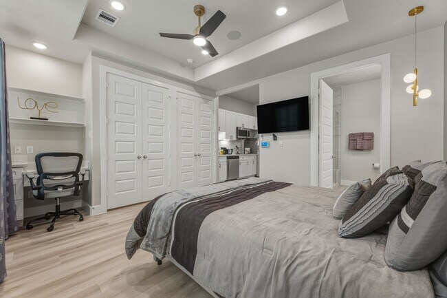 Building Photo - 4229 Elmwood St