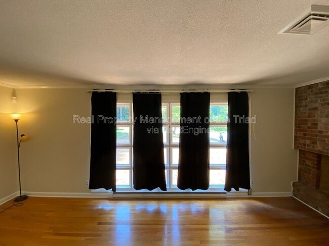 Building Photo - 926 Hilltop Blvd