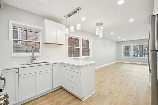 Building Photo - 2623 W Arthur Ave