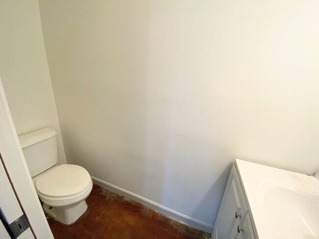 Building Photo - 2-Bed, 2.5-Bath Townhouse Near McNeese State University!!