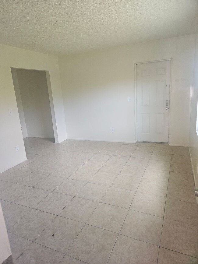 Building Photo - 3/2 DUPLEX