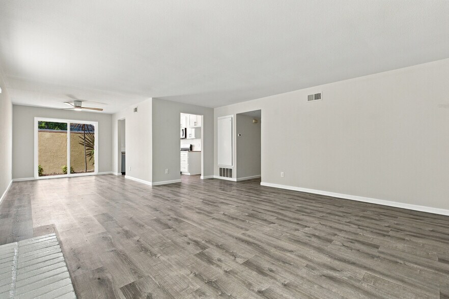 Building Photo - 3005 Jeffrey Dr