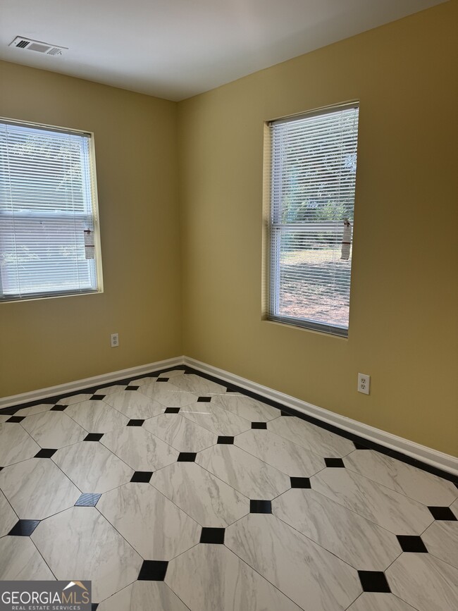 Building Photo - 400 Tunis Rd