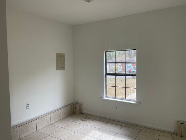 Building Photo - 266 White Oak Dr