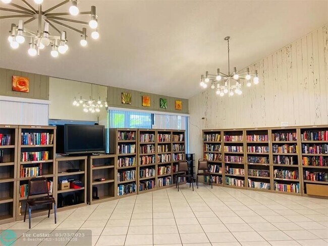 Building Photo - 2112 S Cypress Bend Dr