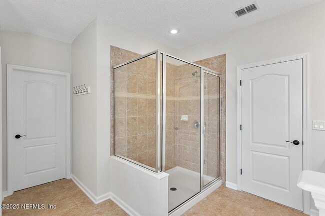 Building Photo - 129 Thornloe Dr
