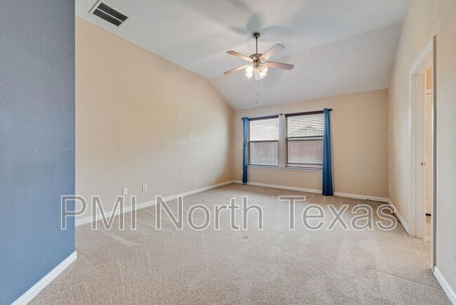 Building Photo - 1732 Bluebird Dr