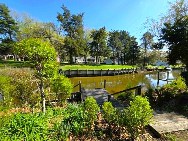 Building Photo - 104 Lee Dr