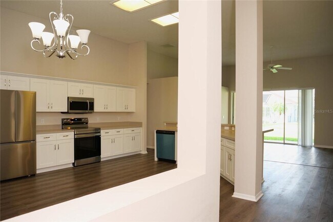 Building Photo - Waterford Lakes Reserve 4/3