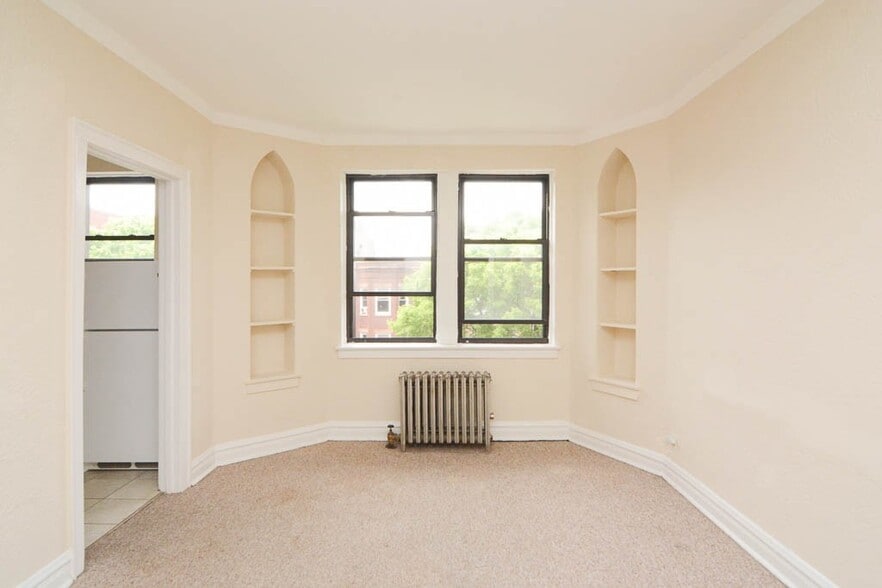 Building Photo - 4842 N Damen Ave