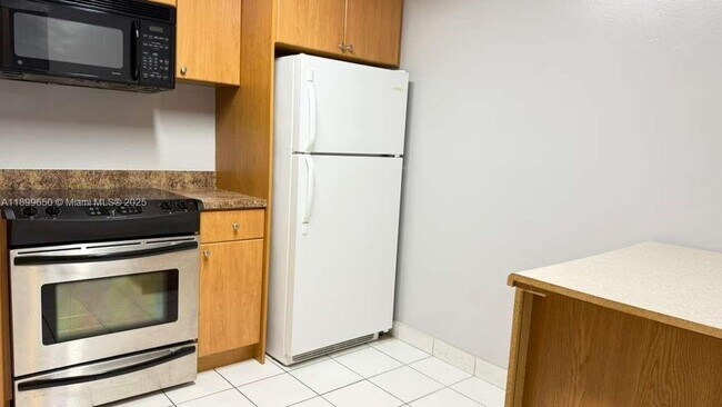 Building Photo - 7175 Orange Dr