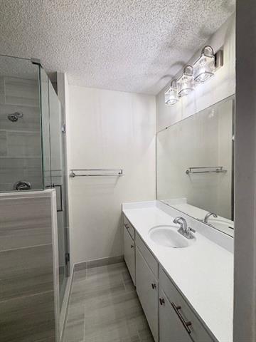 Building Photo - 1618 Oakridge Dr