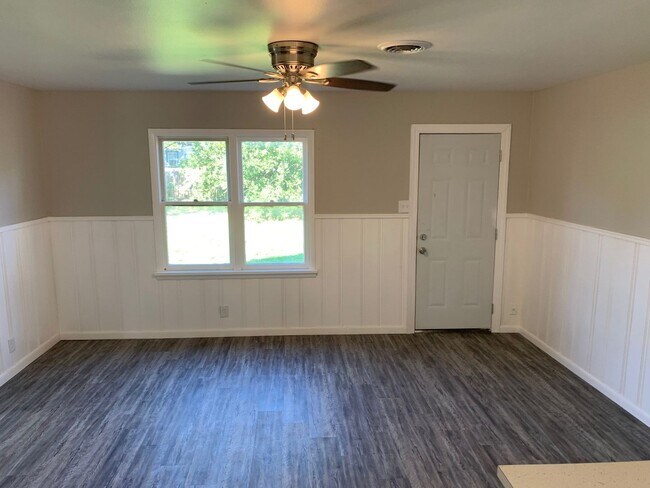 Building Photo - 4118 S Ong St