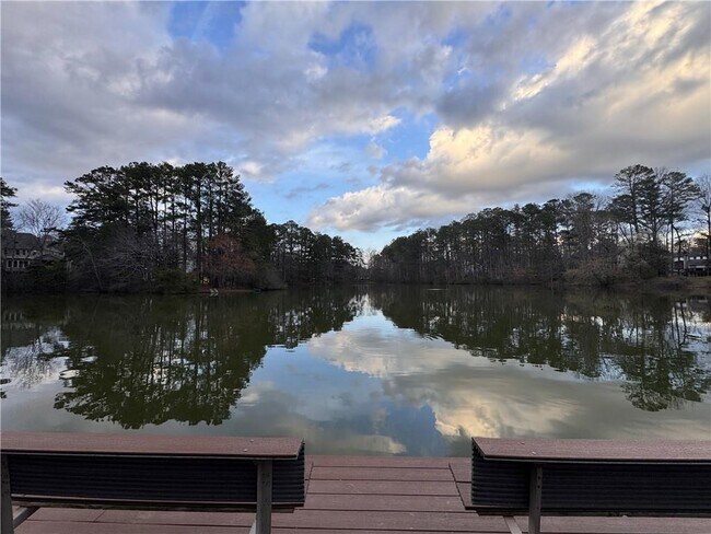 Building Photo - 192 Kings Row NE