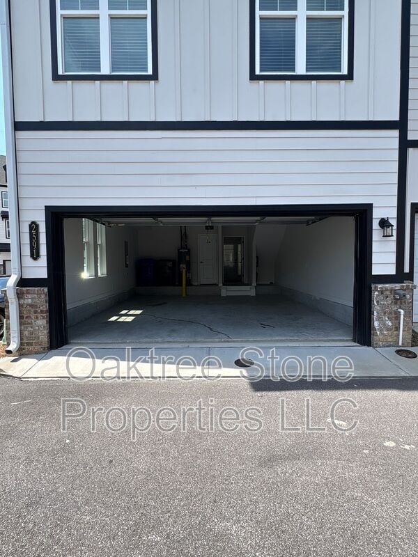 Building Photo - 2591 Ocean Dr NW