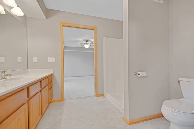 Building Photo - 15631 Linnet St NW