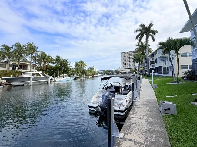 Building Photo - 470 Paradise Isle Blvd