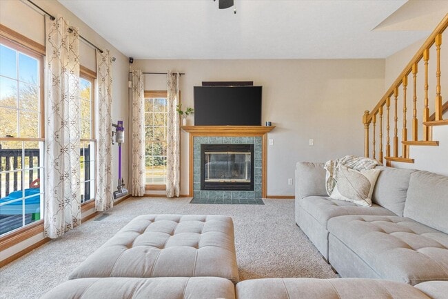 Building Photo - Home For Rent Bellevue.