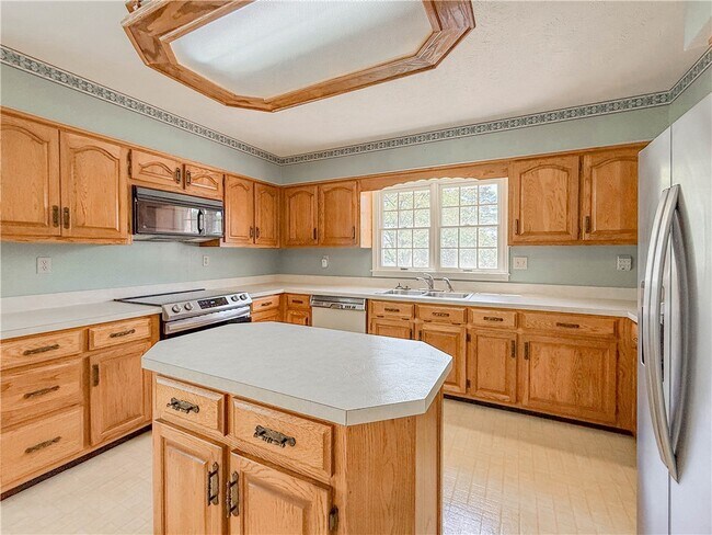 Building Photo - 255 Starritt Ln
