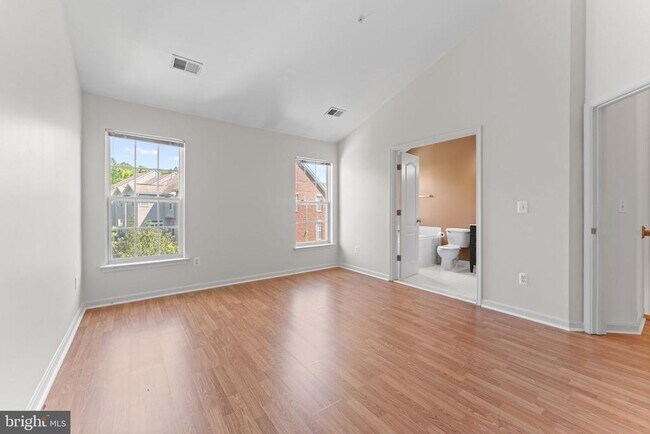 Building Photo - 702 Anoosh Ct