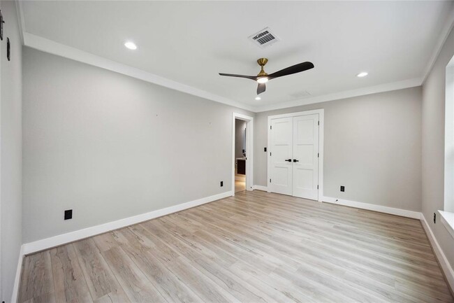 Building Photo - 602 W 28th St