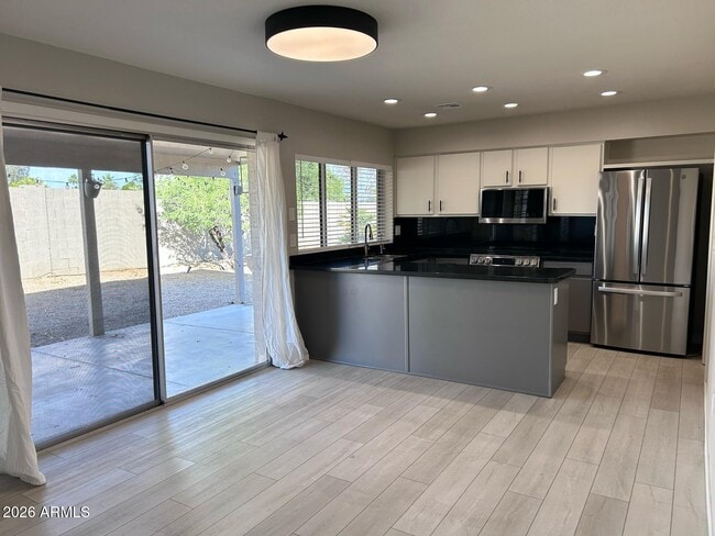 Building Photo - 6221 E Gelding Dr