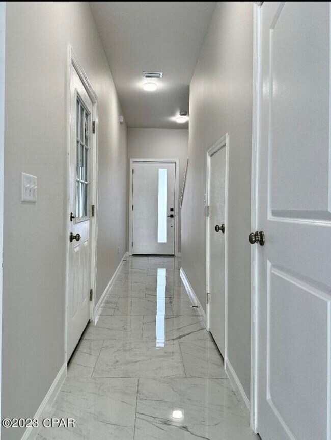 Building Photo - 2511 W 11th St