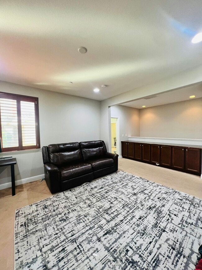 Building Photo - 3084 Vittoria Loop