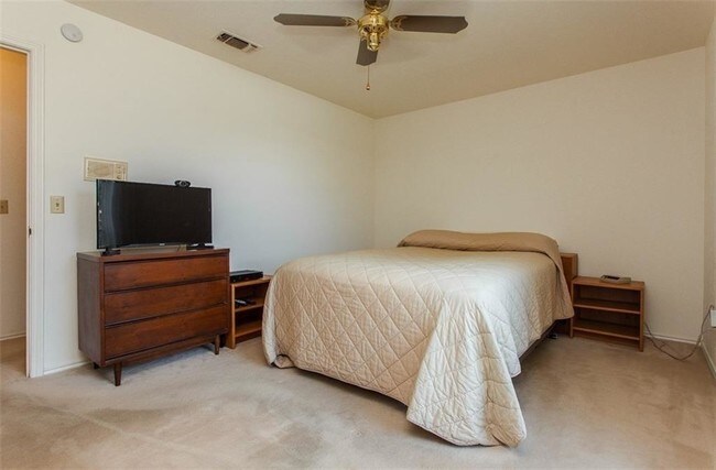 Building Photo - 2121 Stone Creek Dr