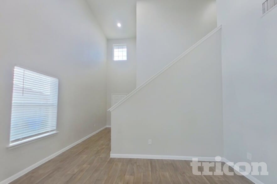 Building Photo - 15012 Custis Ln