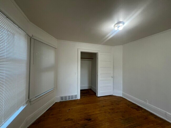 Building Photo - 1253 N 34th St