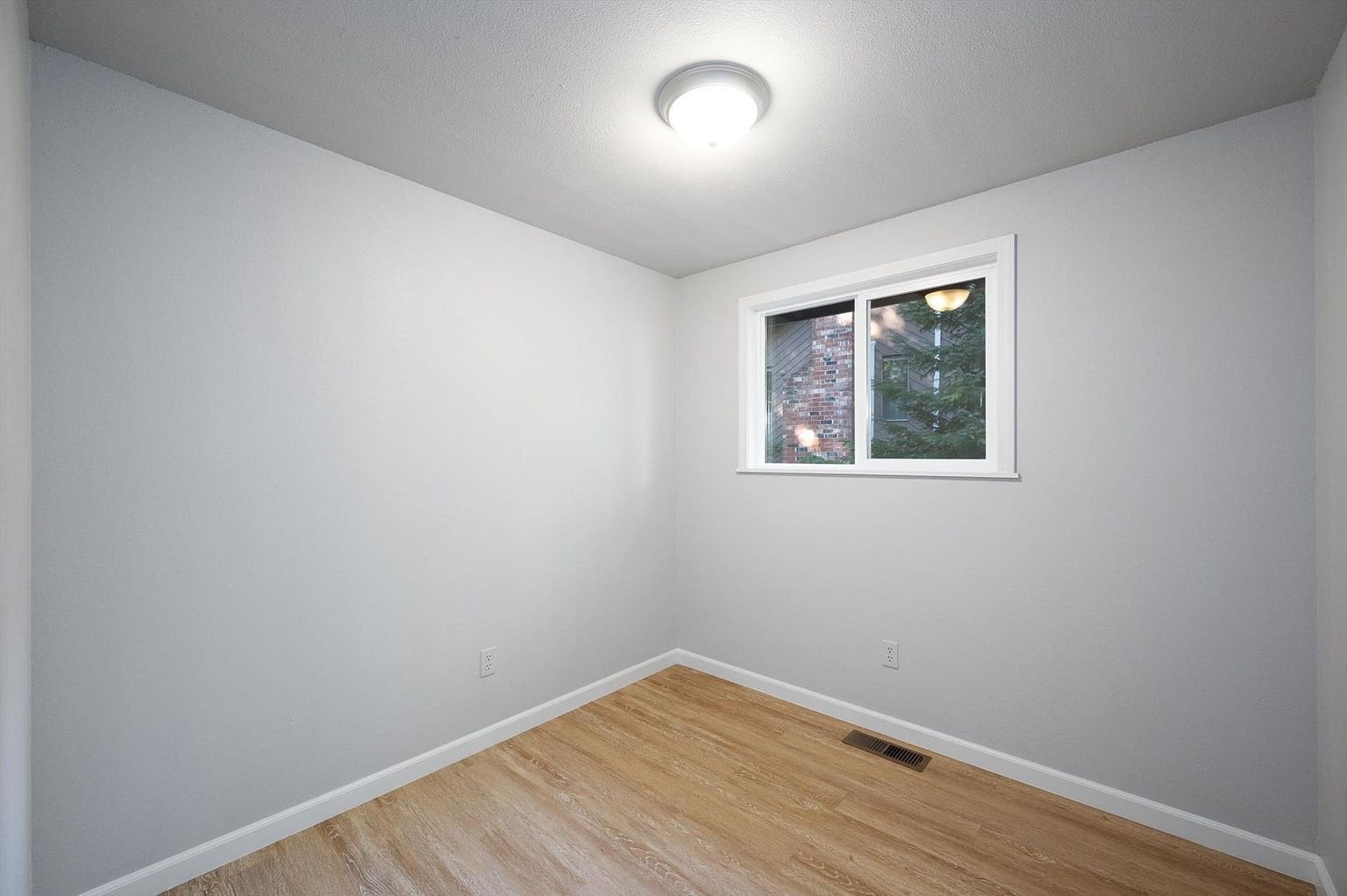 Building Photo - 136 Windward Dr