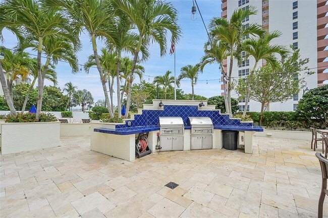 Building Photo - 3000 E Sunrise Blvd