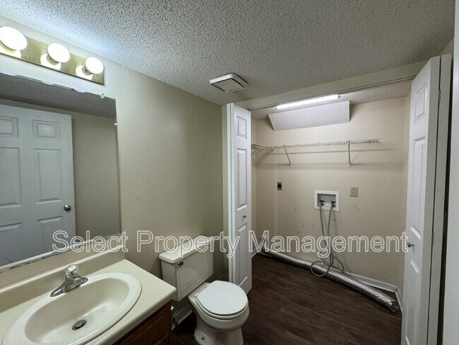 Building Photo - 8422 Lionsgate Run