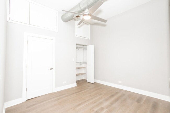 Building Photo - Gorgeous One Bedroom Apartment in Central ...
