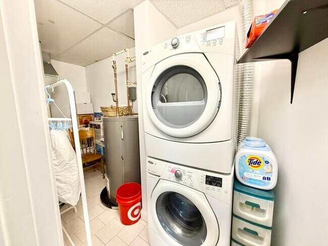 Building Photo - 120 Wyllis Ave