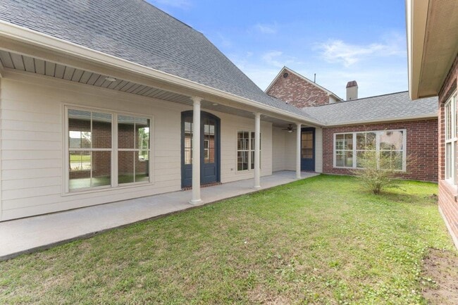 Building Photo - 4150 Primrose Dr