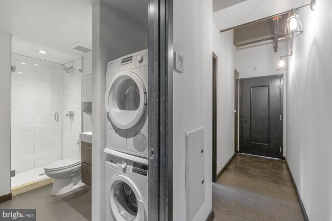 Building Photo - 1701 Tulip St